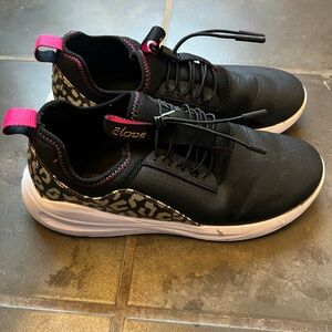 Clove nursing shoes black & gold leopard